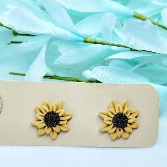 Sunflower clay stud earrings, small sunflower studs, handmade stud earrings - Picture 1 of 3